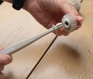 Brosse de nettoyage 2-en-1 pour tétines et biberons